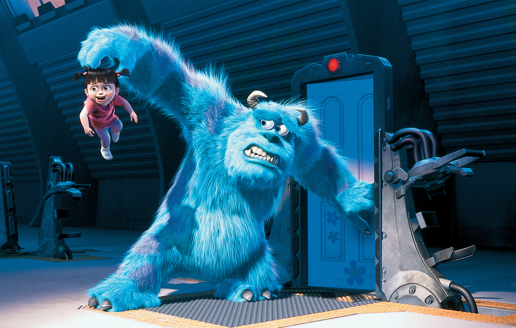Animationsfilm: Ein blaues, großes Monster will eine Tür öffnen und hält mit ängstlichem Blick ein Kleinkind eine Armlänge von sich entfernt.