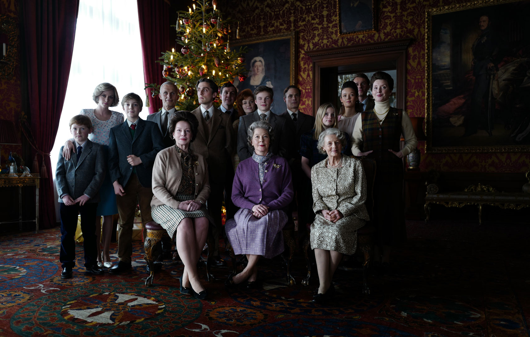 Die britische Königsfamilie hat sich zum Familienfoto zu Weihanchten auf Schloss Sandringham versammelt.