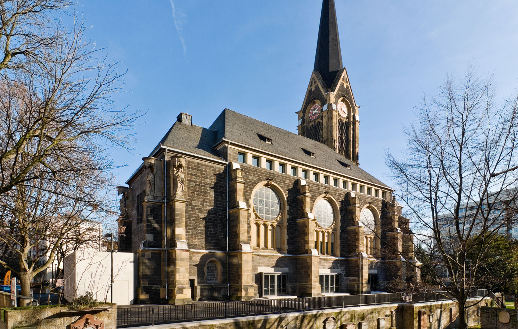 Frankfurt: jugend-kultur-kirche sankt peter